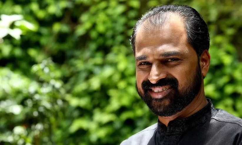 നി​ല​വി​ളി​ക്കു​ന്നി​ലേ​ക്കു​ള്ള ക​യ​റ്റം  പി.​കെ. രാ​ജ​ശേ​ഖ​ര​ന്‍ വായിക്കുന്നു