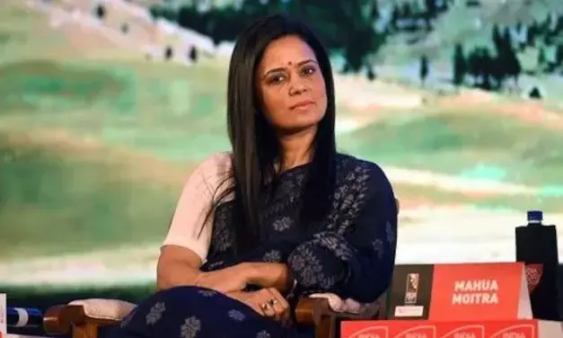 ബംഗാളികളെ കാളീപൂജ പഠിപ്പിക്കാൻ ബി.ജെ.പി ആരാണ്?- മഹുവ മൊയ്ത്ര ബംഗാളികളെ കാളീപൂജ പഠിപ്പിക്കാൻ ബി.ജെ.പി ആരാണ്?- മഹുവ മൊയ്ത്ര