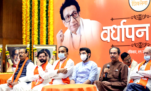 സേ​ന​യി​ലെ വി​മ​ത​രും കു​തി​ര​ക്ക​ച്ച​വ​ട​ക്കാ​രും