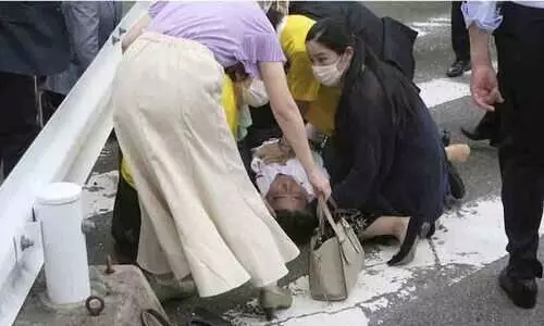 വെടിയേറ്റ ജപ്പാൻ മുൻ പ്രധാനമന്ത്രി ഷിൻസൊ ആബെ മരിച്ചു