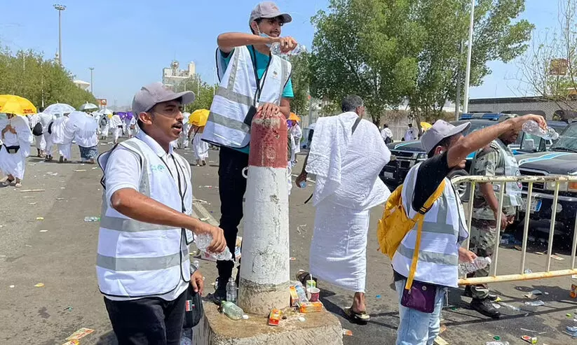 കത്തുന്ന ചൂടിൽ തണലായി സന്നദ്ധപ്രവർത്തകർ കത്തുന്ന ചൂടിൽ തണലായി സന്നദ്ധപ്രവർത്തകർ