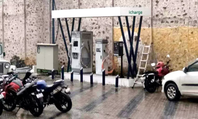 വാഹന ചാർജിങ് സ്റ്റേഷൻ ഇനിയും പ്രവർത്തനമാരംഭിച്ചില്ല വാഹന ചാർജിങ് സ്റ്റേഷൻ ഇനിയും പ്രവർത്തനമാരംഭിച്ചില്ല