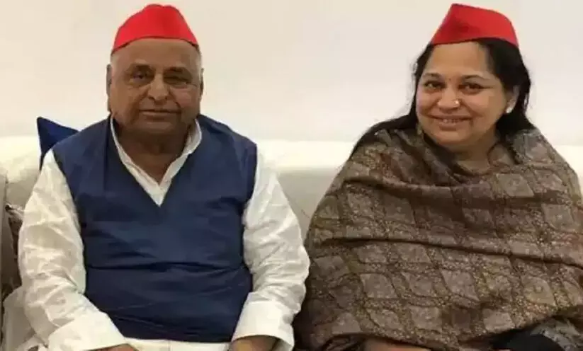 Mulayam Singh Yadav with Sadhna Gupta