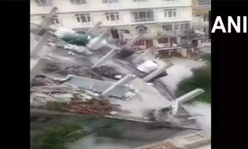 ഹിമാചൽ പ്രദേശിൽ നാലു നില കെട്ടിടം തകർന്നു വീണു; ഞെട്ടിക്കുന്ന ദൃശ്യങ്ങൾ വൈറൽ ഹിമാചൽ പ്രദേശിൽ നാലു നില കെട്ടിടം തകർന്നു വീണു; ഞെട്ടിക്കുന്ന ദൃശ്യങ്ങൾ വൈറൽ