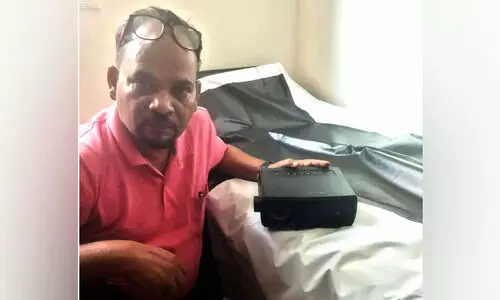 സിനിമ ജനങ്ങളിലെത്തണം : പ്രോജക്ടറും സ്ക്രീനുമായി ഈ സംവിധായകൻ യു.എ.ഇയിലുണ്ട്​