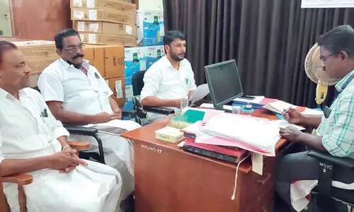 ആ​സ്തി​ക​ൾ അ​ന്യാ​ധീ​ന​പ്പെ​ട്ടെ​ന്ന പ​രാ​തി; വ​ണ്ടൂ​ർ പ​ഞ്ചാ​യ​ത്ത്​ ഓ​ഫി​സി​ൽ പ​രി​ശോ​ധ​ന