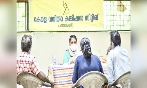 വനിത കമീഷൻ അദാലത്; 37 പ​രാ​തി​യി​ല്‍   13 എ​ണ്ണം തീ​ര്‍പ്പാ​ക്കി