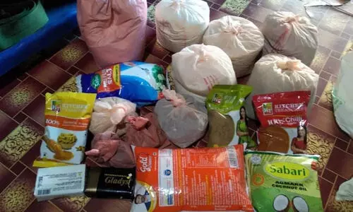 ഭക്ഷണമില്ലാതെ വലഞ്ഞ ആദിവാസി കുടുംബത്തിന് റേഷൻ വീട്ടിലെത്തിച്ചു