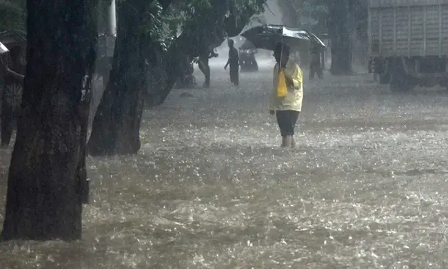 കനത്ത മഴ; മഹാരാഷ്ട്രയിൽ രണ്ട് പേരെ ഒഴുക്കിൽ പെട്ടു കാണാതായി