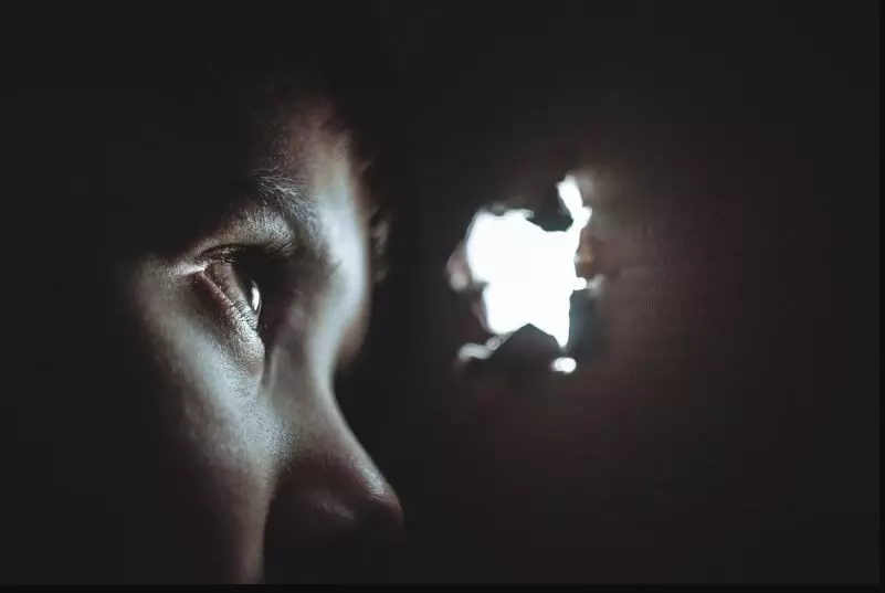 മ്യൂസിയത്തിൽ ആരുമറിയാതെ താമസിച്ച് ഒരു കുടുംബം; കൂട്ടിന് എ.കെ 47 അടക്കമുള്ള ആയുധങ്ങളും