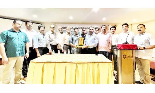 ഷ​ഫീ​ഖ് കൂ​ടാ​ളി​യെ റി​യാ​ദ് കെ.​എം.​സി.​സി സെ​ൻ​ട്ര​ൽ ക​മ്മി​റ്റി ആ​ദ​രി​ച്ചു