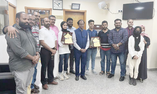 ഇർഫാനെയും സനയെയും ആദരിച്ചു