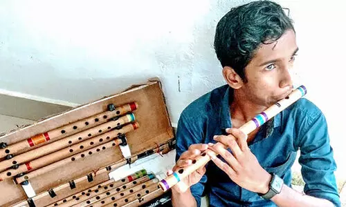 ഓടക്കുഴൽ വായനയിൽ താരമാകാൻ അലൻ