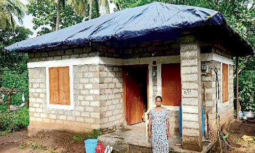 ചോർന്നൊലിച്ച് സർക്കാർ വീടുകൾ