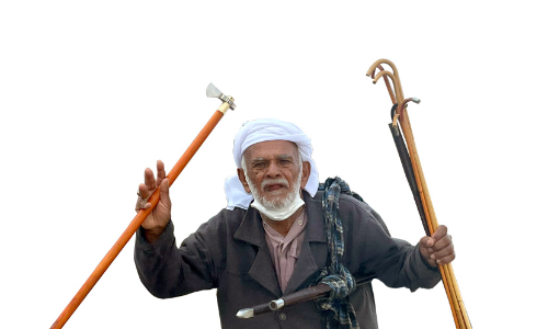 എവിടെയും കാ​ല്‍ന​ട​യായെത്തും 68കാ​ര​നാ​യ ശം​ബി