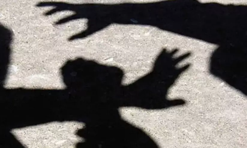 ഡെസ്കിലടിച്ച് താളമിട്ടതിന് ആദിവാസി വിദ്യാർഥിയെ മർദിച്ചെന്ന് ഡെസ്കിലടിച്ച് താളമിട്ടതിന് ആദിവാസി വിദ്യാർഥിയെ മർദിച്ചെന്ന്