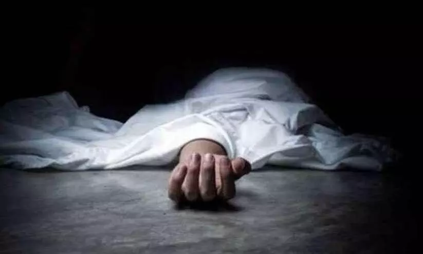 7 dead, 20 hospitalised after consuming spurious liquor in Howrah 7 dead, 20 hospitalised after consuming spurious liquor in Howrah