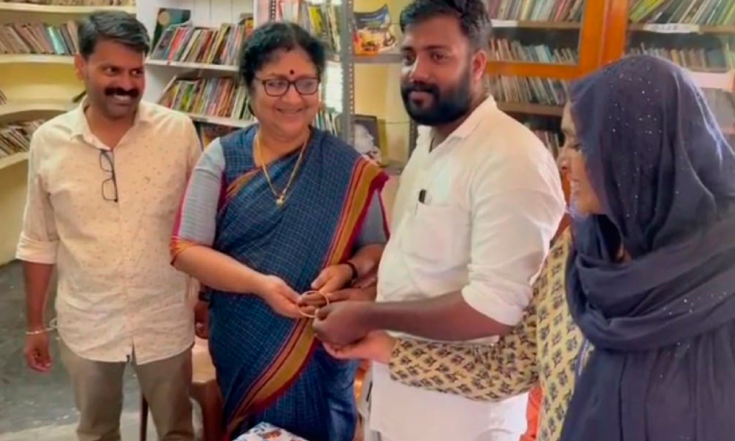 അന്നേരം കരുണയുള്ള ഒരമ്മയായി മന്ത്രി അന്നേരം കരുണയുള്ള ഒരമ്മയായി മന്ത്രി