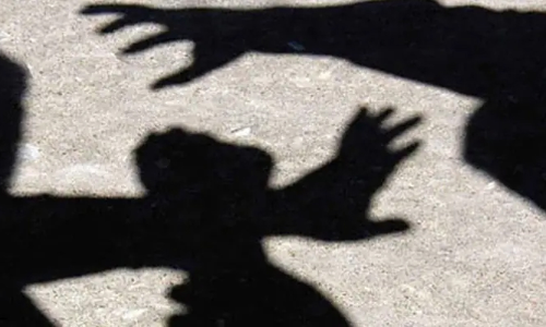 ഡെസ്കിലടിച്ച് താളമിട്ടതിന് ആദിവാസി വിദ്യാർഥിയെ മർദിച്ചെന്ന്