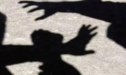 ഡെസ്കിലടിച്ച് താളമിട്ടതിന് ആദിവാസി വിദ്യാർഥിയെ മർദിച്ചെന്ന്