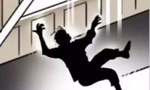 കോളജ് കെട്ടിടത്തിൽനിന്ന് വീണ് വിദ്യാർഥിനിക്ക് പരിക്ക്