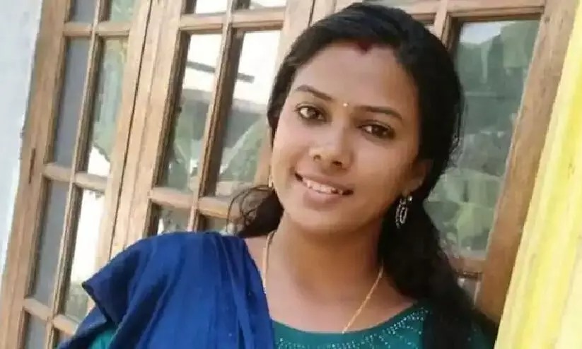 മഹിള മോർച്ച നേതാവിന്റെ ആത്മഹത്യയിൽ ബി.ജെ.പി പ്രവർത്തകനെതിരെ കേസ് മഹിള മോർച്ച നേതാവിന്റെ ആത്മഹത്യയിൽ ബി.ജെ.പി പ്രവർത്തകനെതിരെ കേസ്