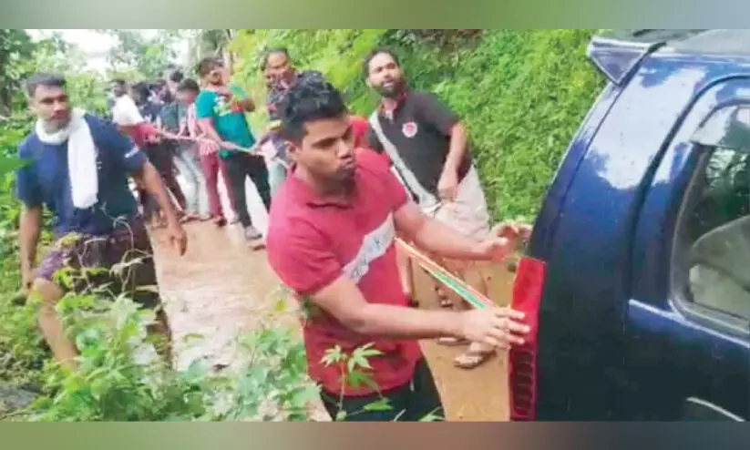 ഗൂഗ്ൾ മാപ് ചതിച്ചു കാർ പാടത്ത് ഗൂഗ്ൾ മാപ് ചതിച്ചു കാർ പാടത്ത്