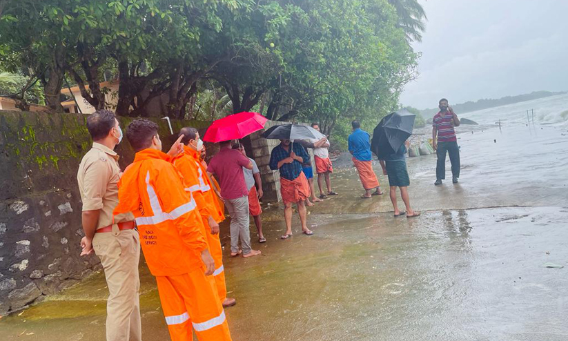 മൂടാടിയിൽ തോണി മറിഞ്ഞ് യുവാവിനെ കാണാതായി മൂടാടിയിൽ തോണി മറിഞ്ഞ് യുവാവിനെ കാണാതായി