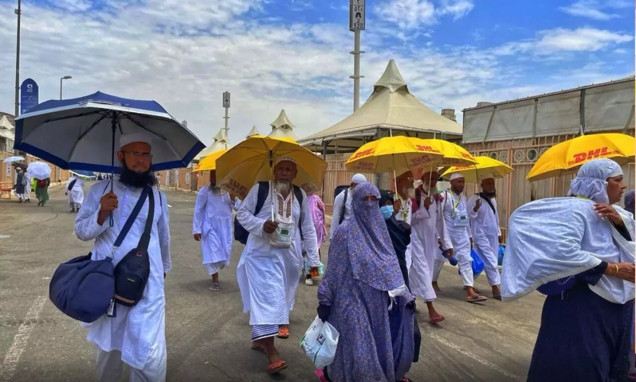 ആത്മനിർവൃതിയിൽ ഹാജിമാർ മിനയോട് വിടപറഞ്ഞു ആത്മനിർവൃതിയിൽ ഹാജിമാർ മിനയോട് വിടപറഞ്ഞു
