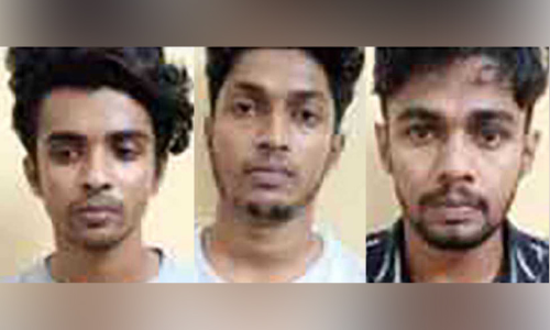 വീട്ടിലേക്ക് സ്ഫോടകവസ്തു എറിഞ്ഞ കേസിൽ മൂന്നുപേർ അറസ്റ്റിൽ