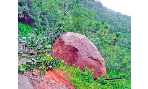 ഉരുൾപൊട്ടൽ ഭീഷണിയിൽ കൊളവല്ലൂർ