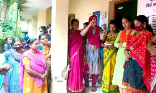 സ്വർണ കോയിൻ വിറ്റ് പണം തട്ടി; കുടുംബശ്രീ ഉദ്യോഗസ്ഥർക്കെതിരെ പൂവാറിൽ വ്യാപക പ്രതിഷേധം