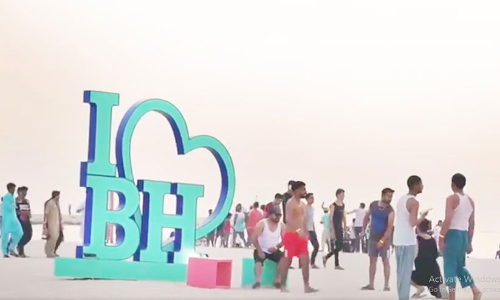 അവധി ദിനങ്ങൾ ആഘോഷമാക്കി ജനങ്ങൾ