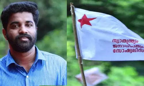 ഹാജരില്ലെങ്കിലും എസ്.എഫ്.ഐ സംസ്ഥാന സെക്രട്ടറിക്ക് ഹാൾ ടിക്കറ്റ്: ഗവർണർക്ക് പരാതി നൽകി