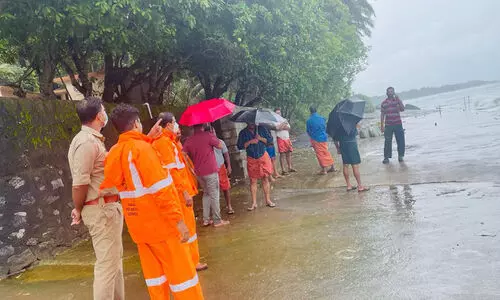 മൂടാടിയിൽ തോണി മറിഞ്ഞ് യുവാവിനെ കാണാതായി