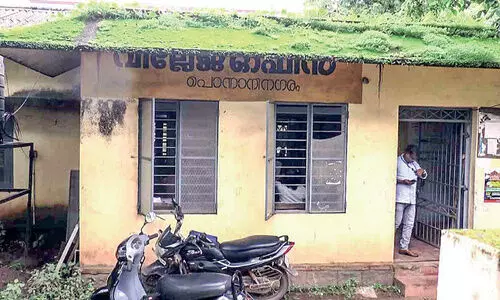 ജീ​വ​ന​ക്കാ​രി​ല്ല; താ​ളം​തെ​റ്റി പൊ​ന്നാ​നി വി​ല്ലേ​ജ് ഓ​ഫി​സ്