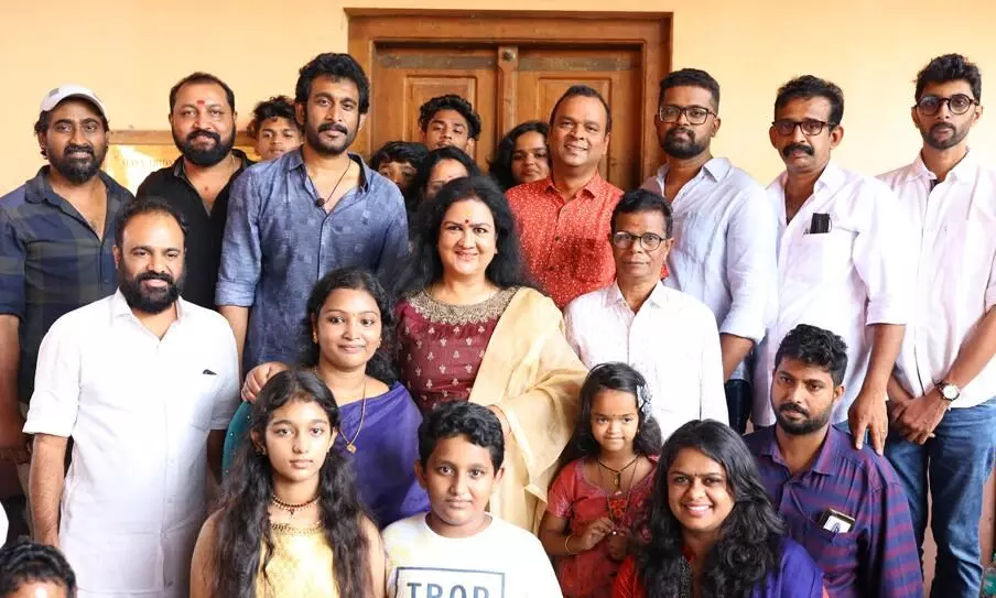 കേന്ദ്രകഥാപാത്രങ്ങളായി ഉർവശിയും ഇന്ദ്രൻസും; ജലധാര പമ്പ്സെറ്റ് സിൻസ് 1962ന് തുടക്കം കേന്ദ്രകഥാപാത്രങ്ങളായി ഉർവശിയും ഇന്ദ്രൻസും; ജലധാര പമ്പ്സെറ്റ് സിൻസ് 1962ന് തുടക്കം