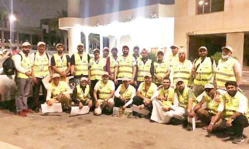 ഹജ്ജ് സേവനനിരതരായി ഐവ വളന്റിയര്‍മാര്‍