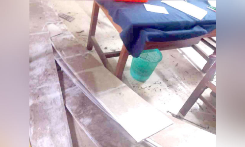 കോടതി ഓഫിസിന്‍റെ സീലിങ്ങ് അടർന്നുവീണു