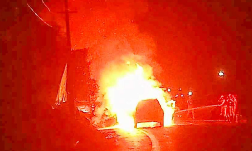 ഓടിക്കൊണ്ടിരുന്ന കാറിന് തീപിടിച്ചു