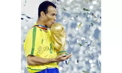 രണ്ടു കിരീടം; ഏറ്റവും പ്രിയം 2002ലെ വിജയം