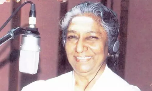 നിദ്രതൻ നീരാഴി നീന്തിക്കടന്നപ്പോൾ നിദ്രതൻ നീരാഴി നീന്തിക്കടന്നപ്പോൾ