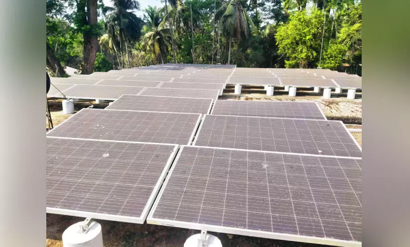 നോക്കുകുത്തിയായി സൗരോർജ പാനലുകൾ