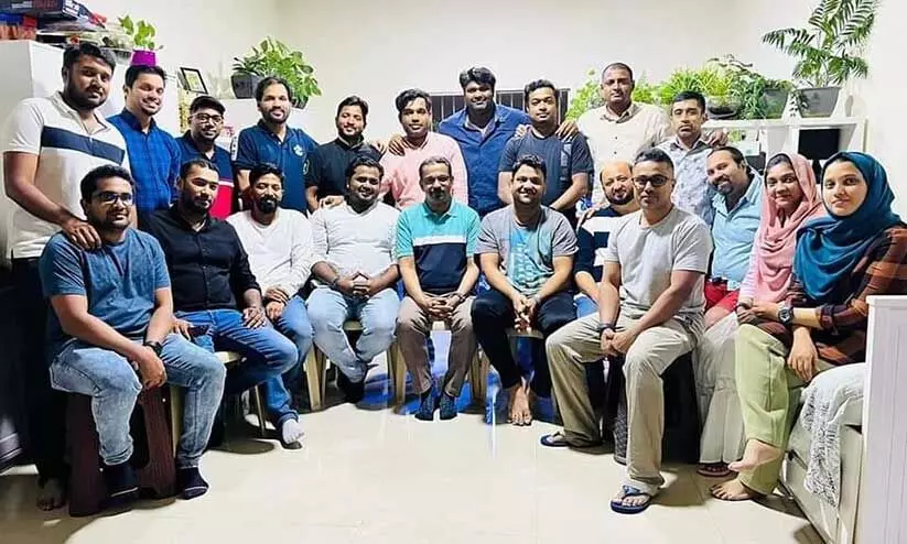 അ​ലു​മ്നി മീ​റ്റും യാ​ത്ര​യ​യ​പ്പും