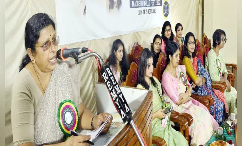 ചൂഷണം ചെറുക്കാൻ എഴുത്തുകാരികളുടെ കൂട്ടായ്മ ഉയർന്നുവരണം -പി. സതീദേവി ചൂഷണം ചെറുക്കാൻ എഴുത്തുകാരികളുടെ കൂട്ടായ്മ ഉയർന്നുവരണം -പി. സതീദേവി