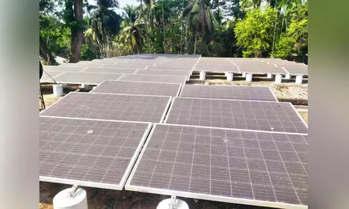 നോക്കുകുത്തിയായി സൗരോർജ പാനലുകൾ