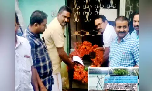 ബി.എസ്.എന്‍.എല്‍ ഓഫിസിനു മുന്നില്‍ നാട്ടുകാരുടെ റീത്ത്