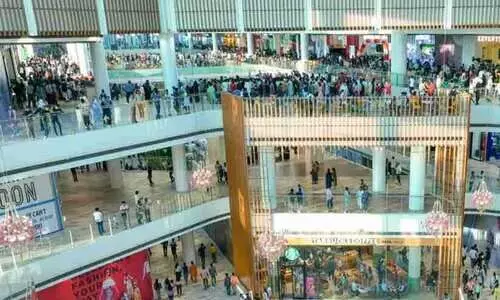 ലുലുമാളിൽ നമസ്കരിച്ച അജ്ഞാതർക്കെതിരെ യു.പി പൊലീസ് കേസെടുത്തു