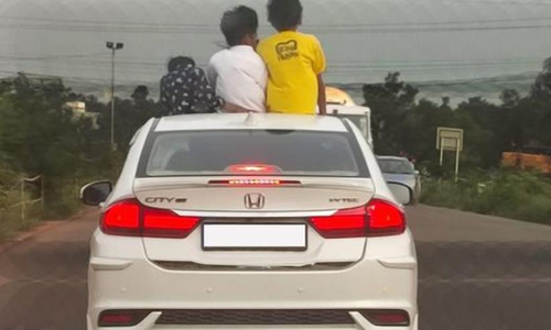 Danger lurks in the sunroof; Warning not to open