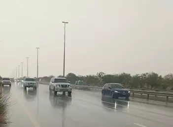 പൊടിക്കാറ്റിൽ മുങ്ങി ദുബൈ; ചിലയിടങ്ങളിൽ മഴയും